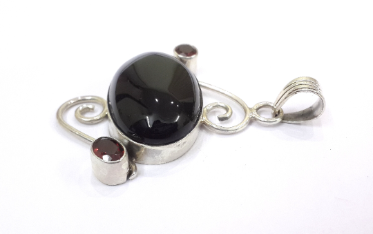 Black Onyx And Garnet Gemstone 925 Silver Pendant