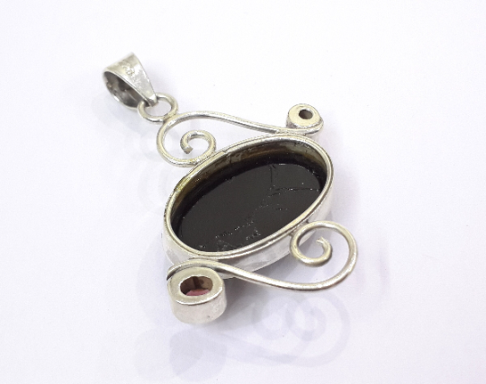 Black Onyx And Garnet Gemstone 925 Silver Pendant